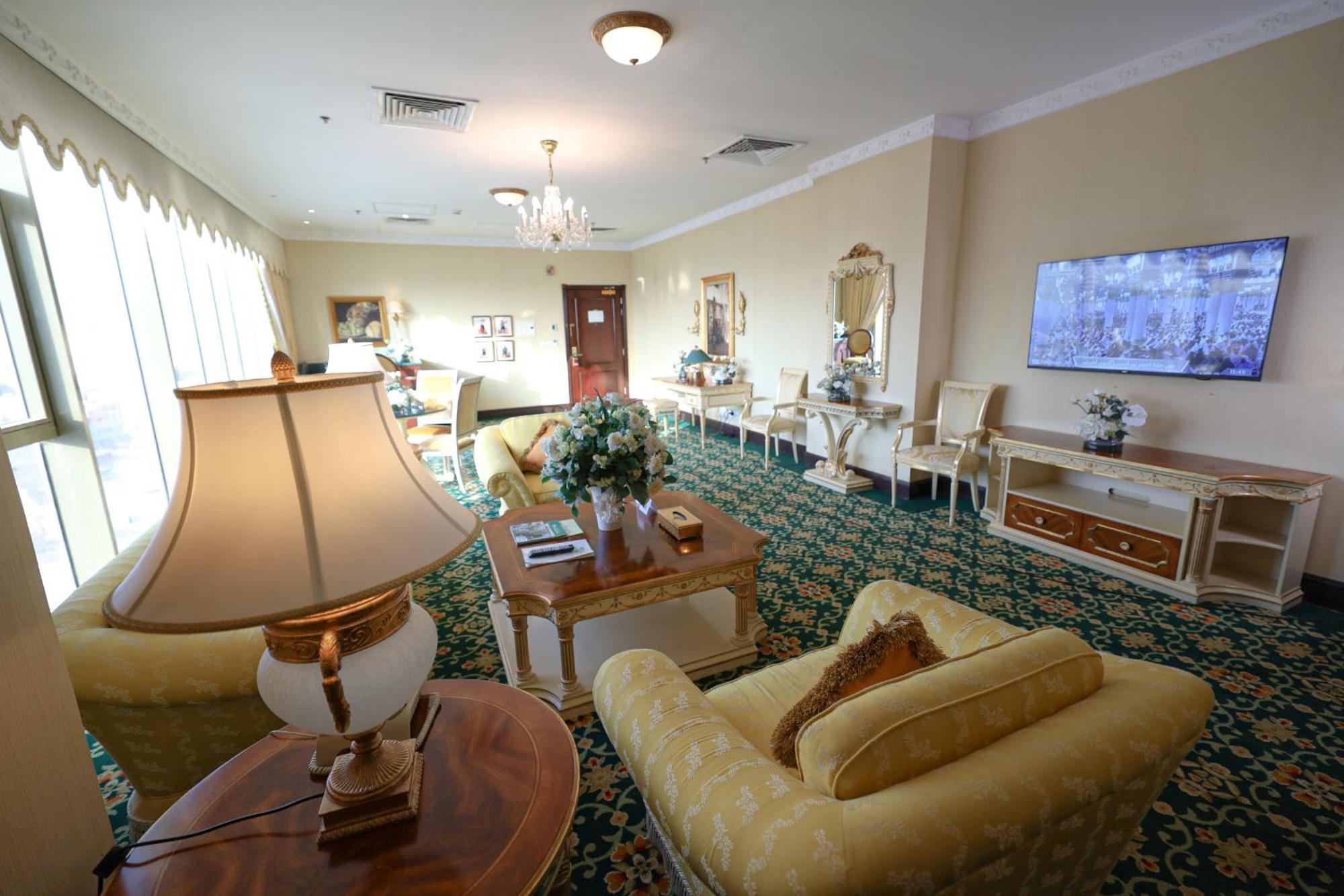 Habitat All Suites, Al Khobar Exterior foto The lounge at the airport