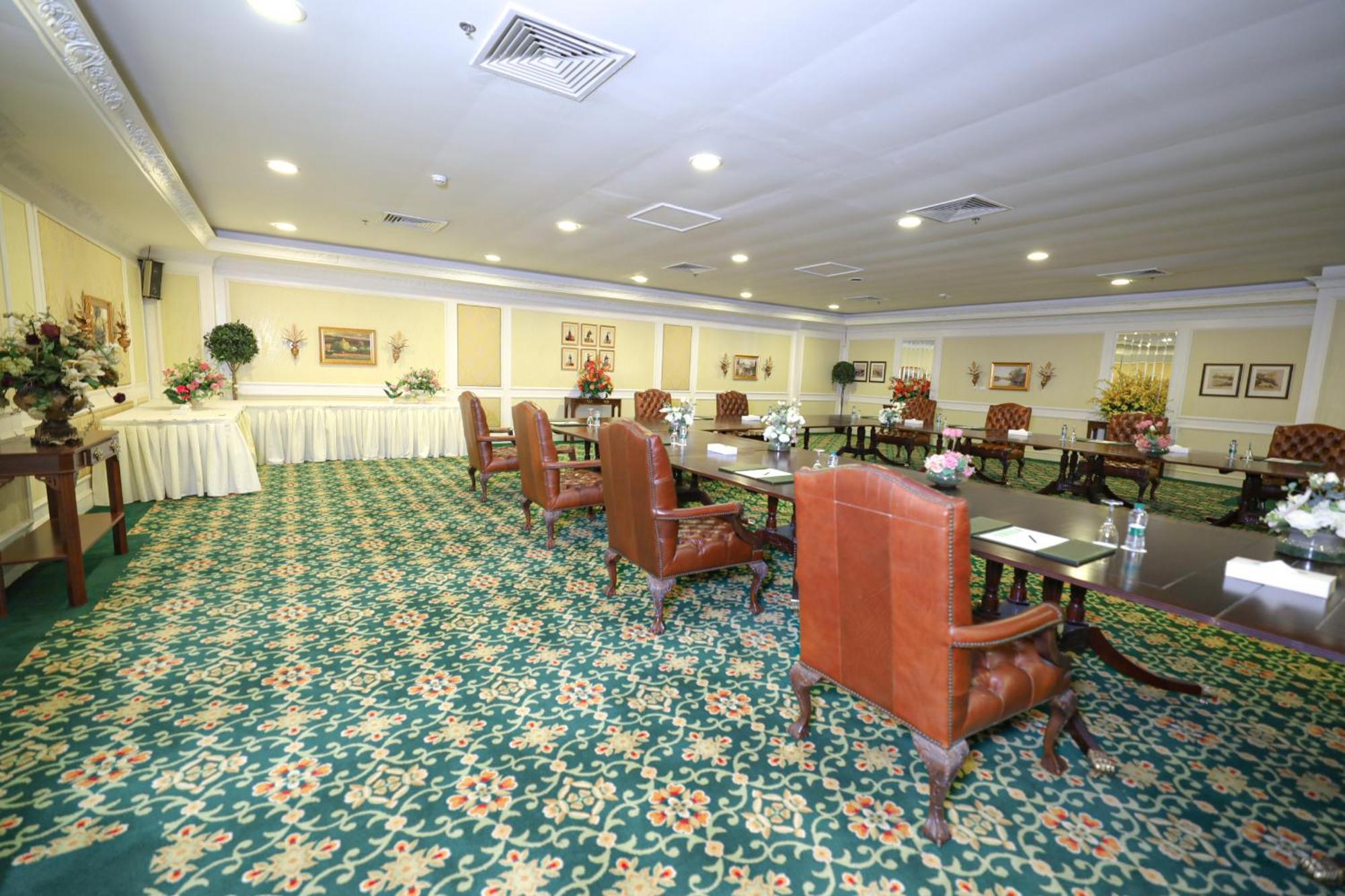 Habitat All Suites, Al Khobar Exterior foto The dining room at the 2004 White House Easter Egg Roll