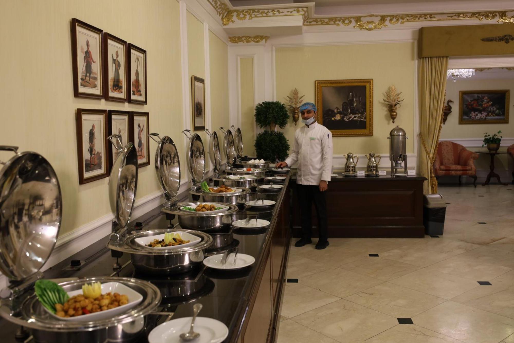 Habitat All Suites, Al Khobar Exterior foto A buffet at the Taj Mahal Palace, Mumbai, India