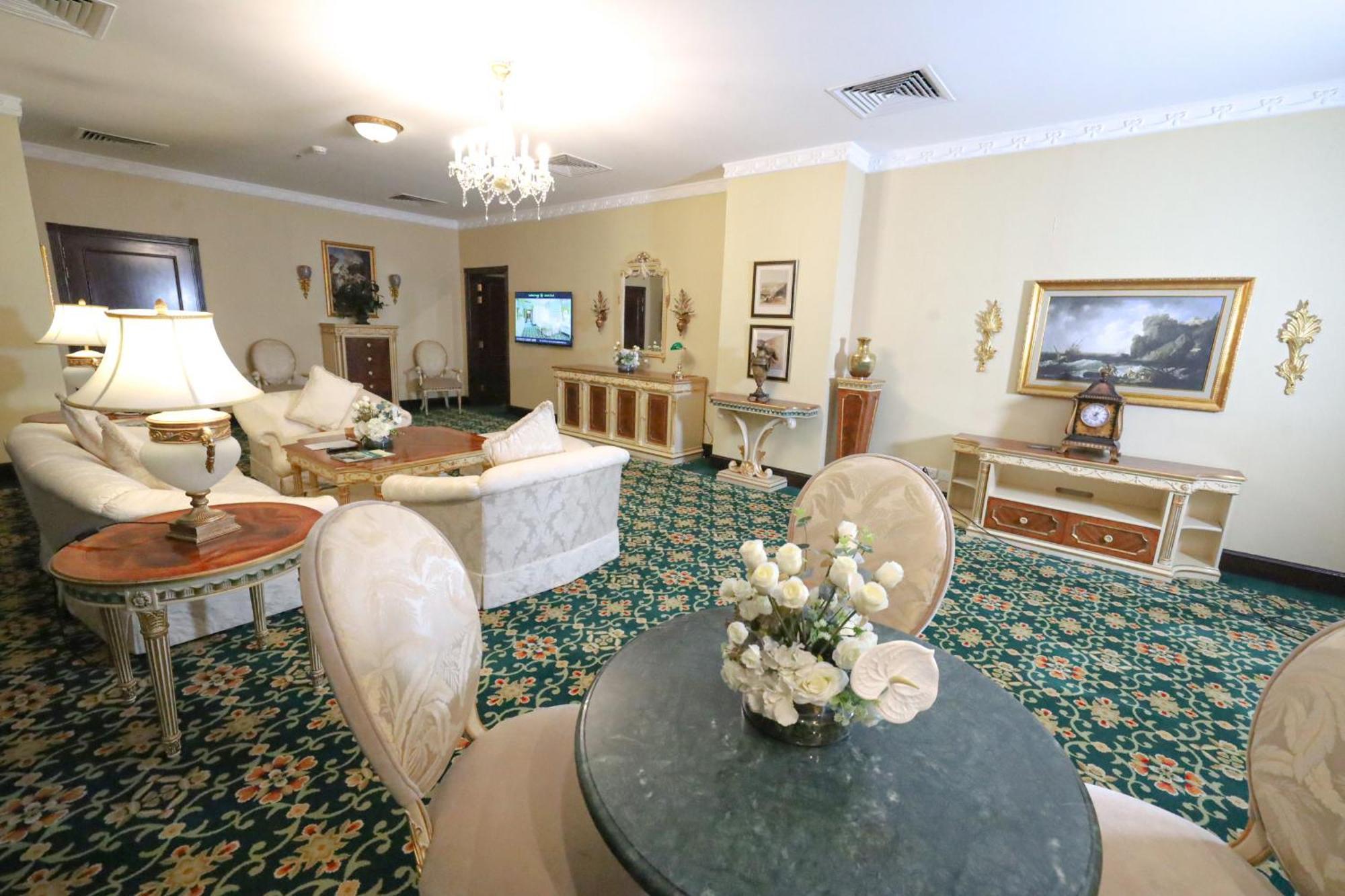 Habitat All Suites, Al Khobar Exterior foto The living room of the Vice Presidential Suite